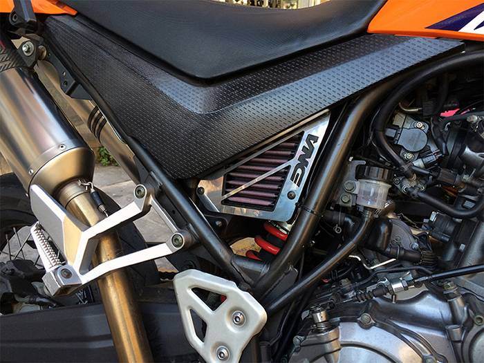 DNA chrome air box cover fitted to Yamaha XT660 R/X showing polished stainless intake upgrade_1